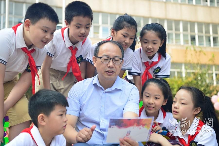 武汉小学校长李强